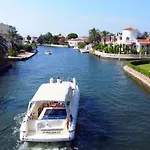 Fuer 3 Personen - 1 Kind Ca- 40 M² In Empuriabrava- Katalonien - Costa Brav By Interhome Appartement Empuriabrava